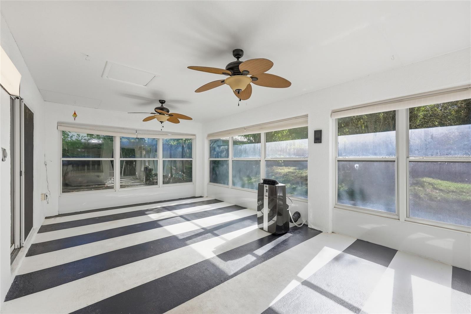 GROVELAND HIDDEN LAKES ESTATES - Residential