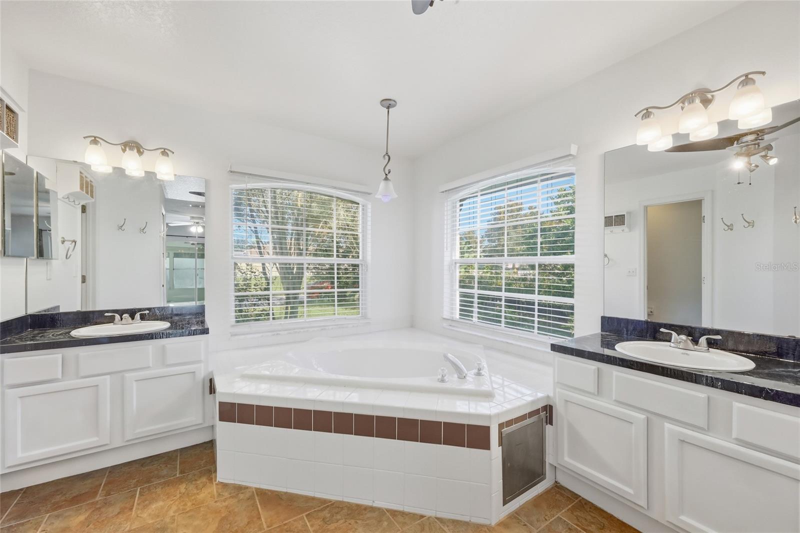 132 COUNTRY LAKES CIRCLE