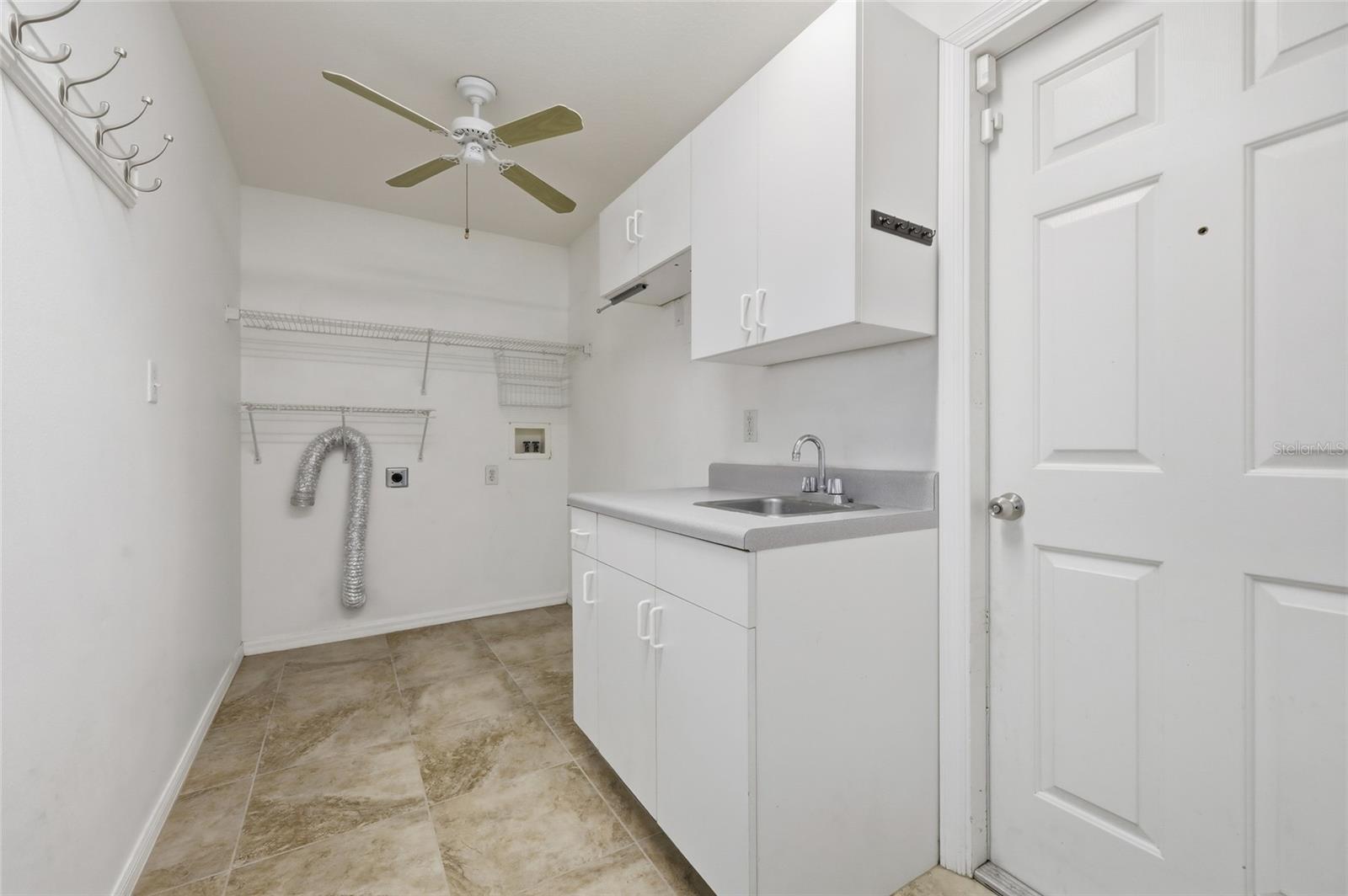 GROVELAND HIDDEN LAKES ESTATES - Residential