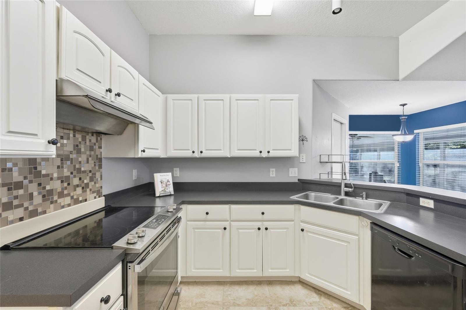 GROVELAND HIDDEN LAKES ESTATES - Residential