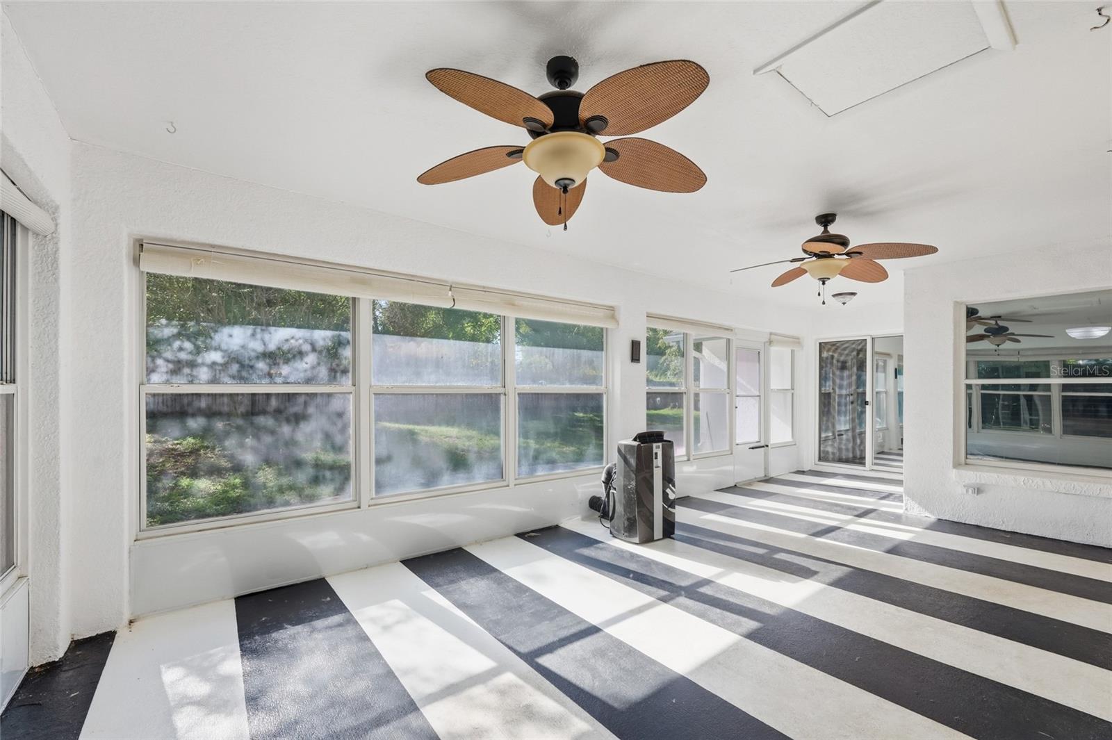 GROVELAND HIDDEN LAKES ESTATES - Residential