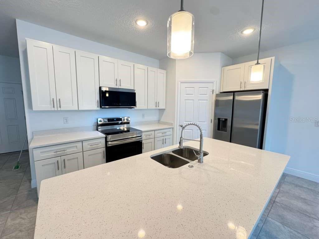 MARION OAKS UN 09 - Residential Lease