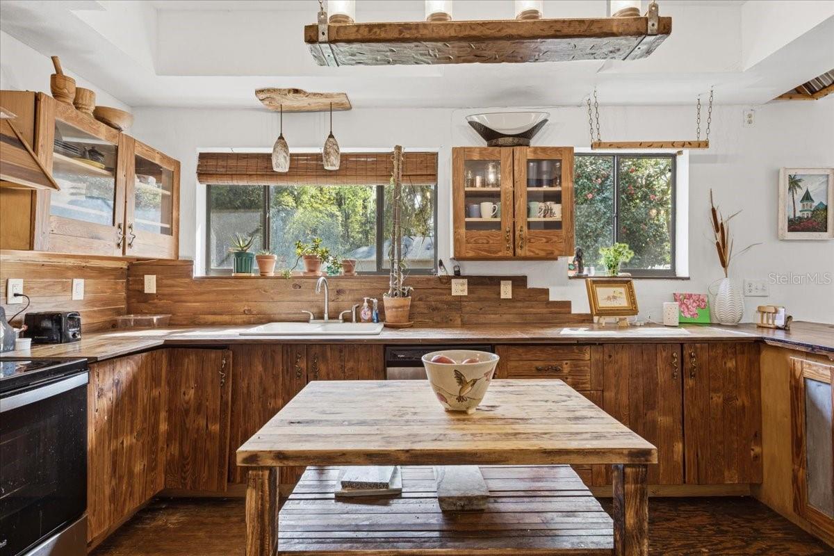 G M WHETSTONE ESTATE ADD TO H S - Residential