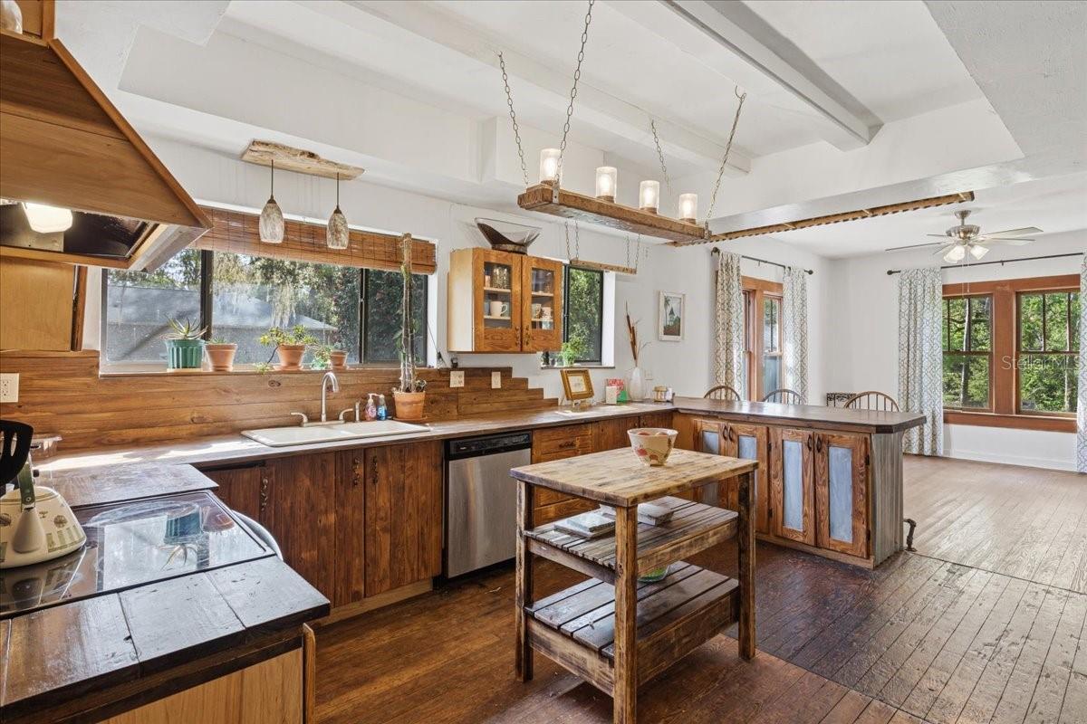 G M WHETSTONE ESTATE ADD TO H S - Residential