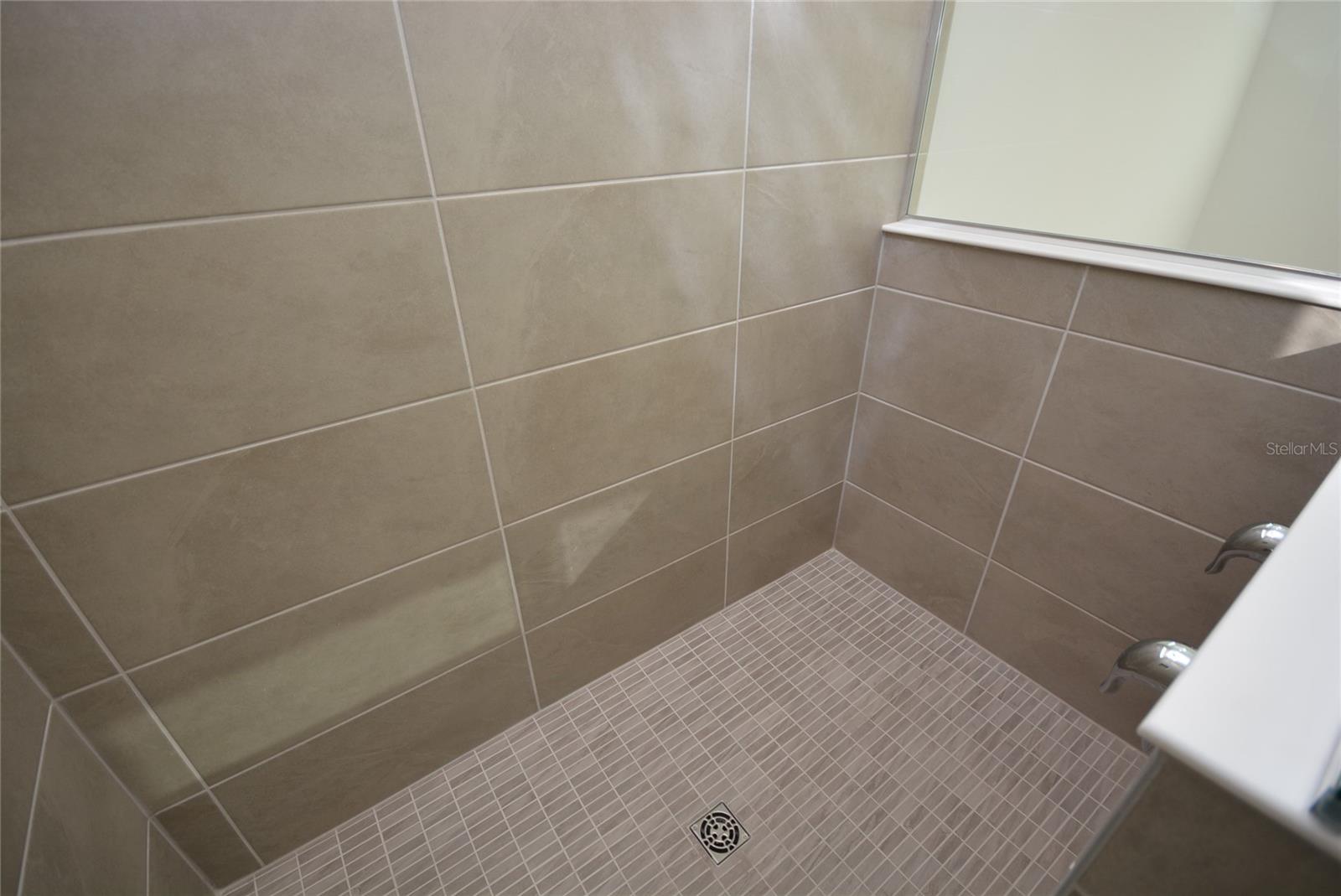 CROSSROADS/KELLY PK PH 1A - Residential Lease