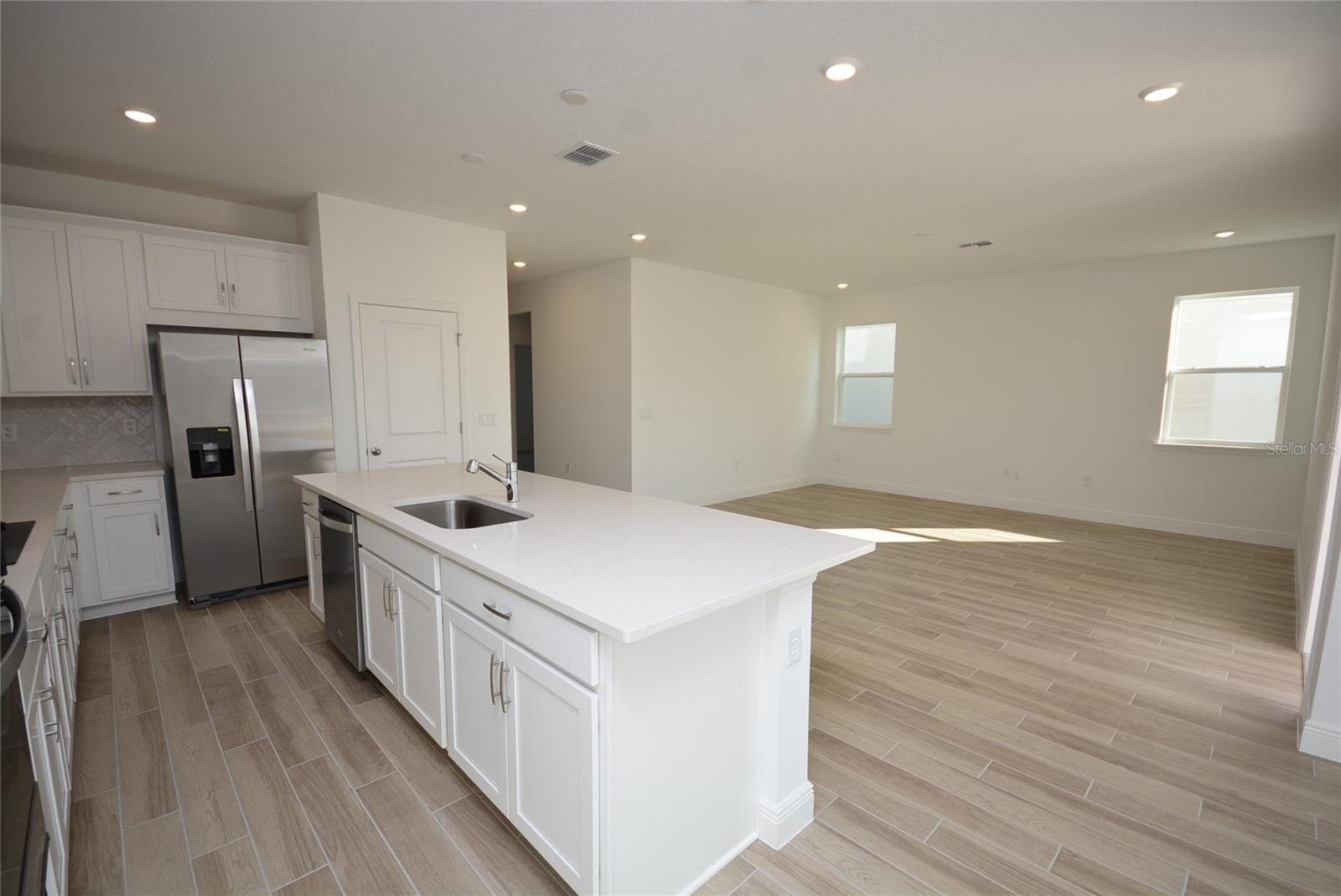 CROSSROADS/KELLY PK PH 1A - Residential Lease