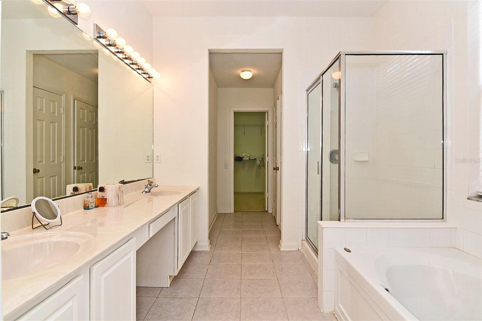 LAKES/WINDERMERE-PEACHTREE - Residential