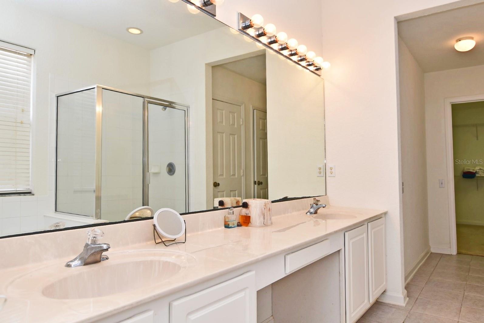 LAKES/WINDERMERE-PEACHTREE - Residential