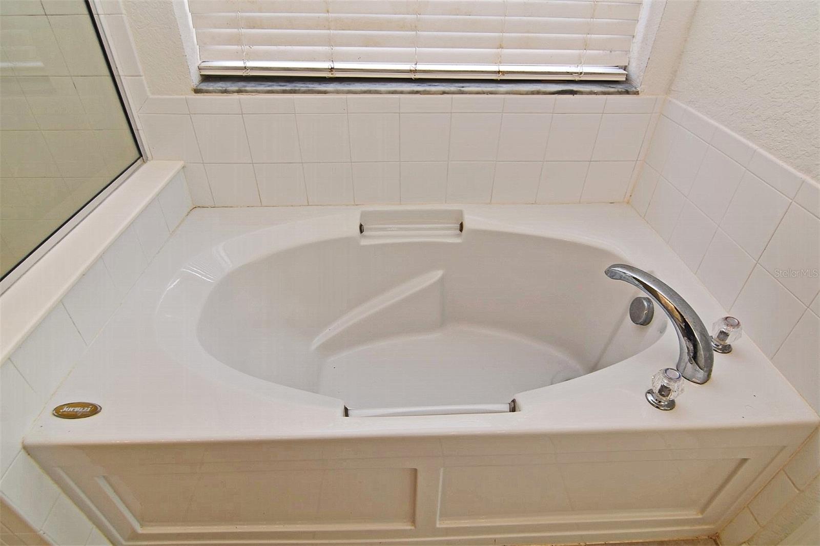 LAKES/WINDERMERE-PEACHTREE - Residential