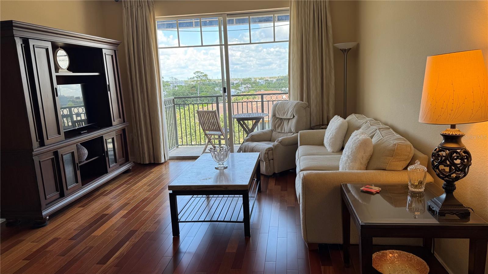 BROADWAY PROMENADE - Residential Lease