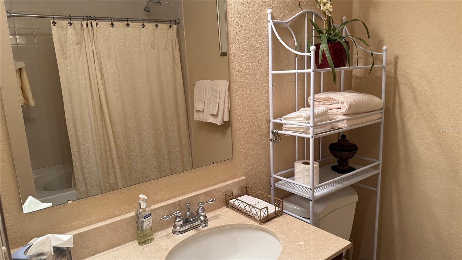 BROADWAY PROMENADE - Residential Lease