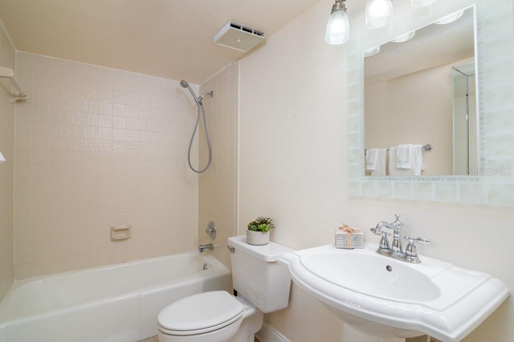 ISLAND CHATEAU A CONDO - Residential Lease