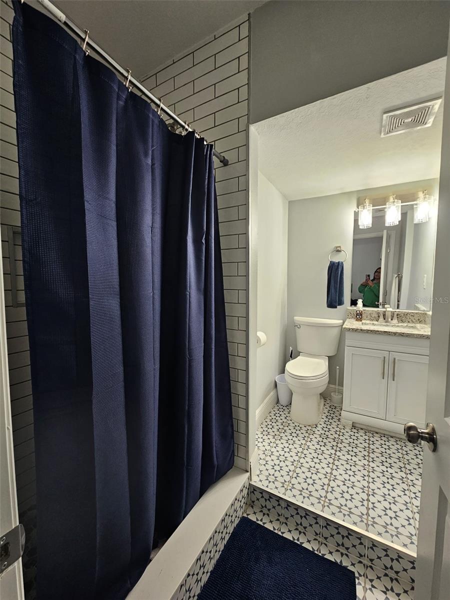 LYNNWOOD ESTATES - Residential Lease