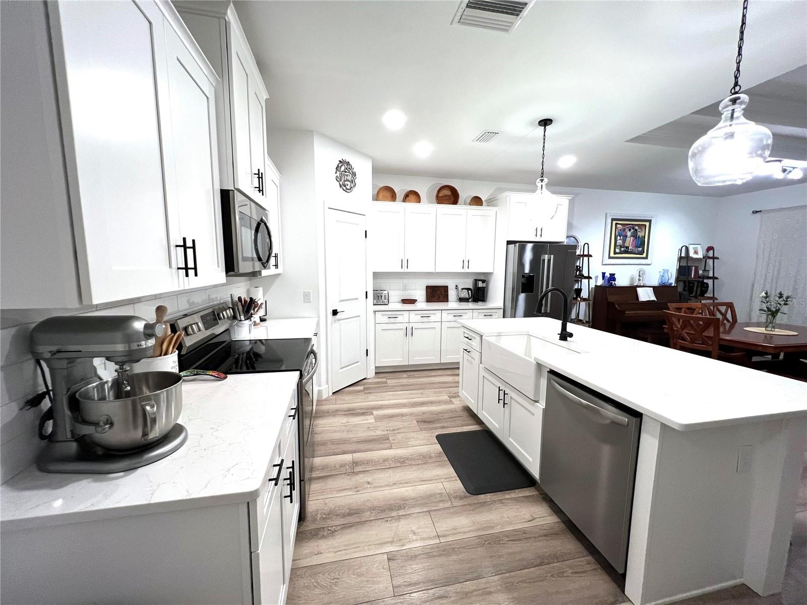 6709 SW 15TH PLACE