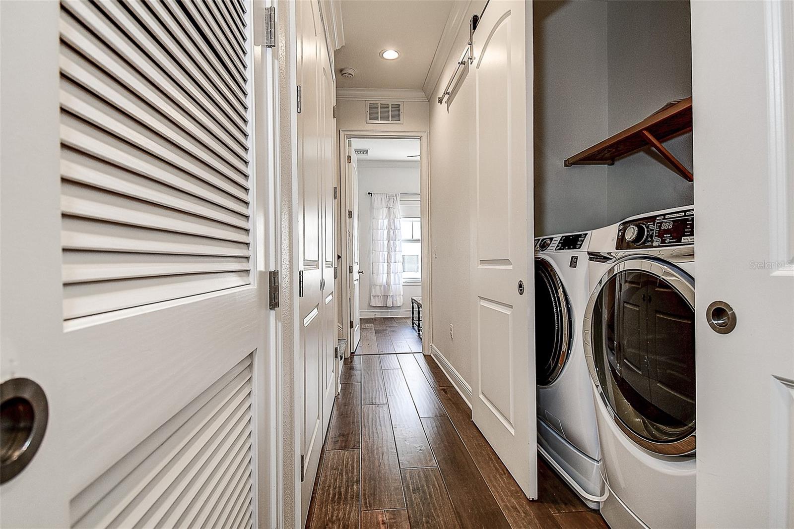 REGENT LANE - Residential