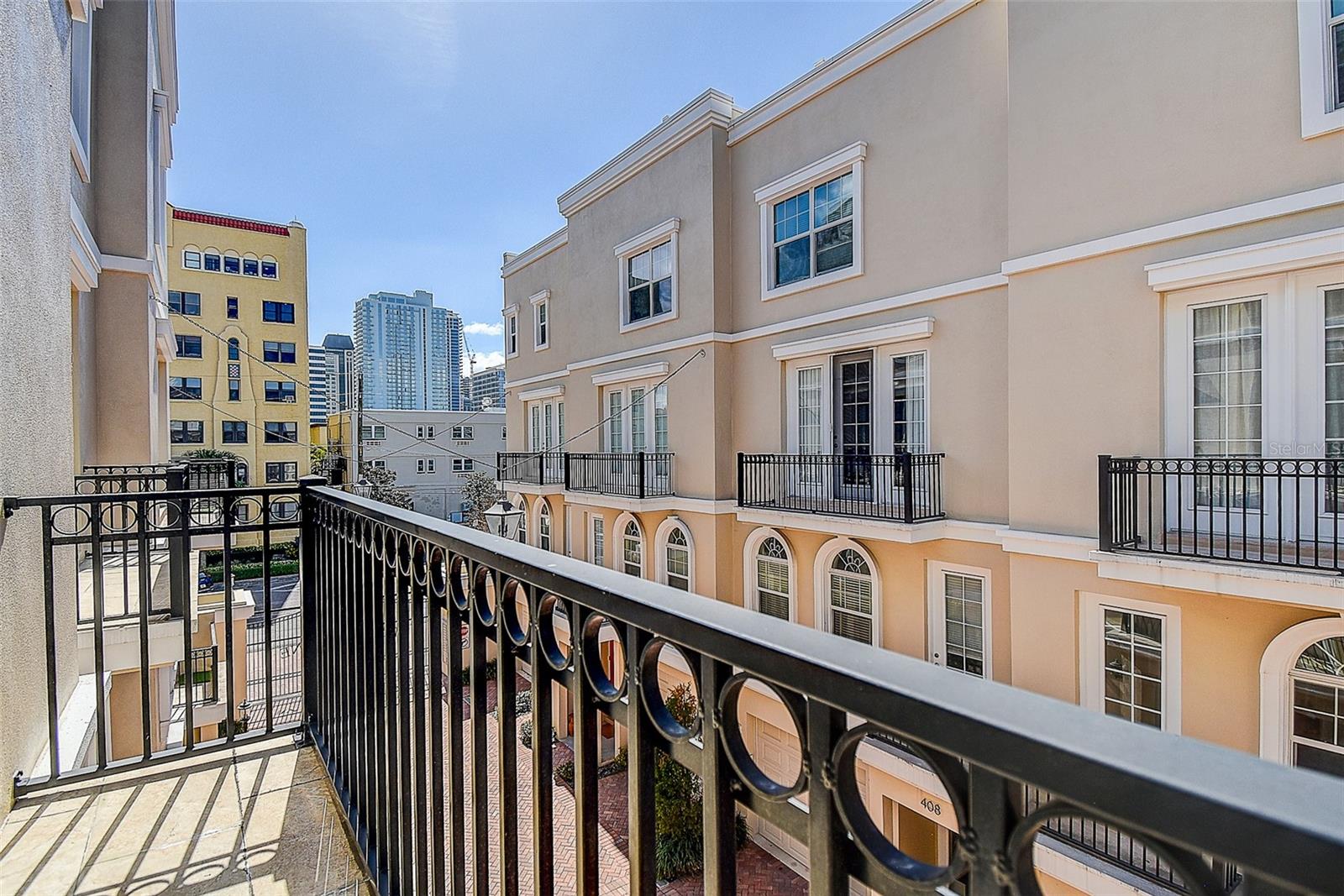 REGENT LANE - Residential