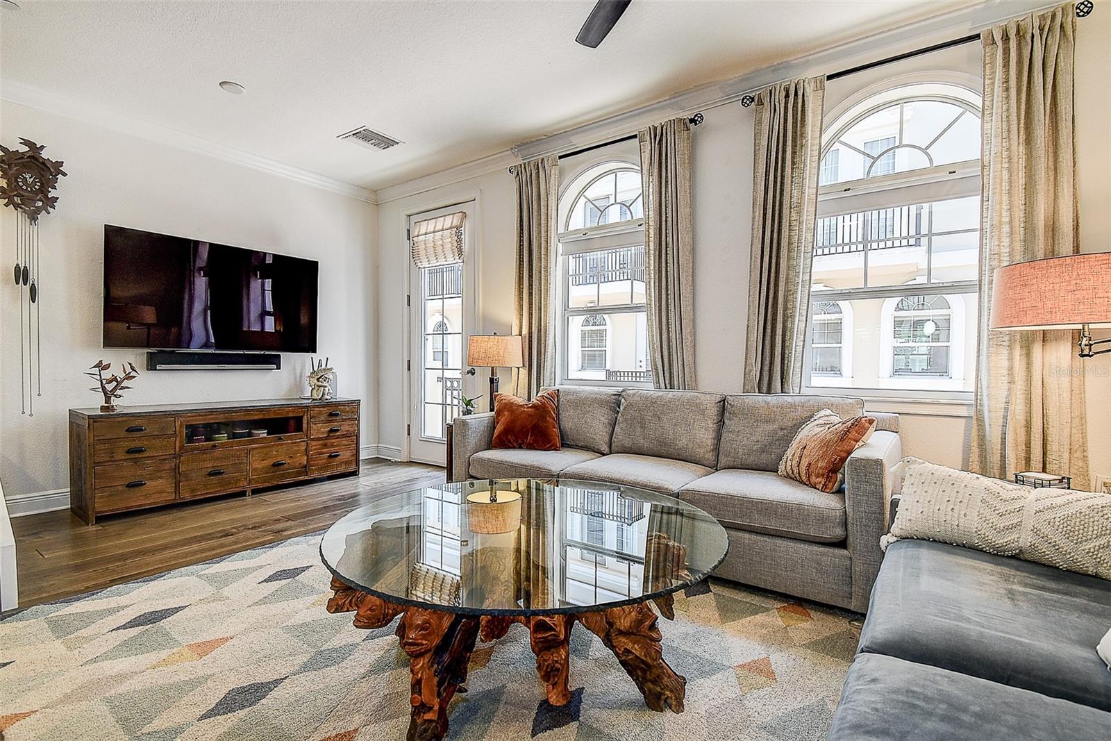 REGENT LANE - Residential