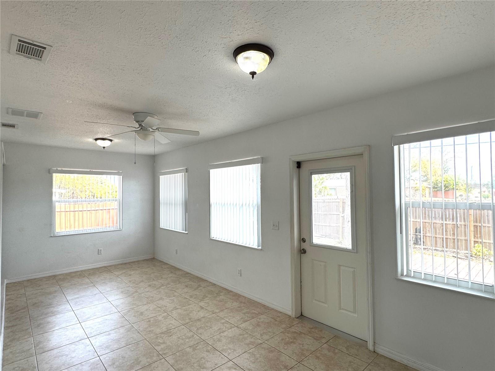 SOUTH VENICE - Residential Lease