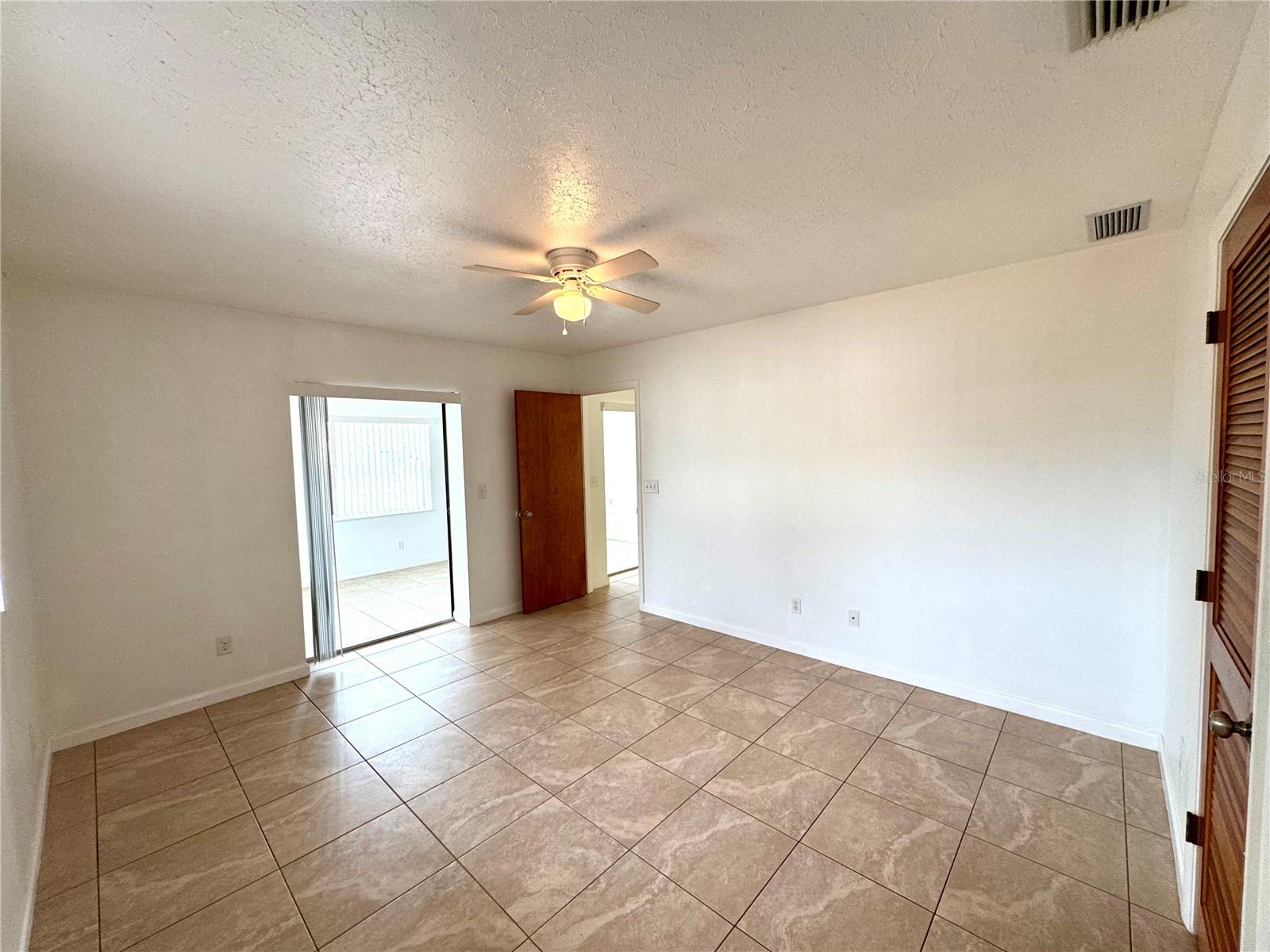 SOUTH VENICE - Residential Lease