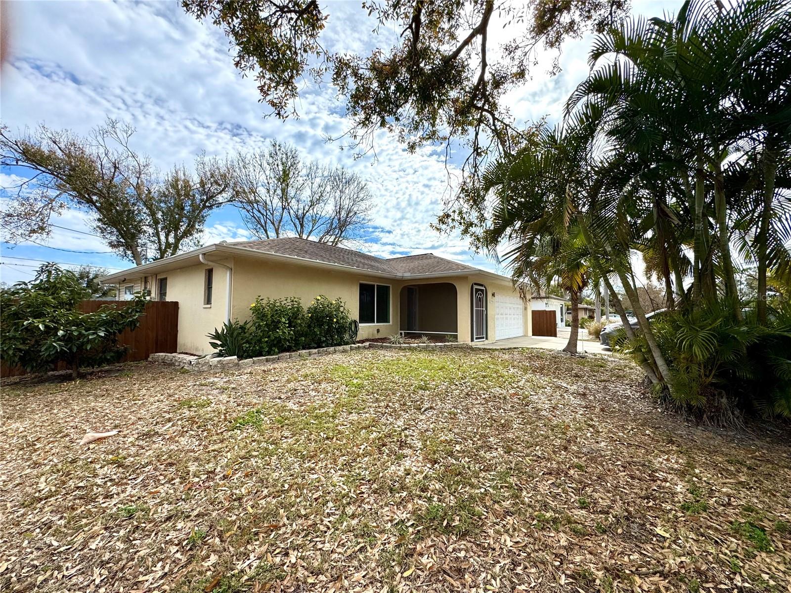 SOUTH VENICE - Residential Lease