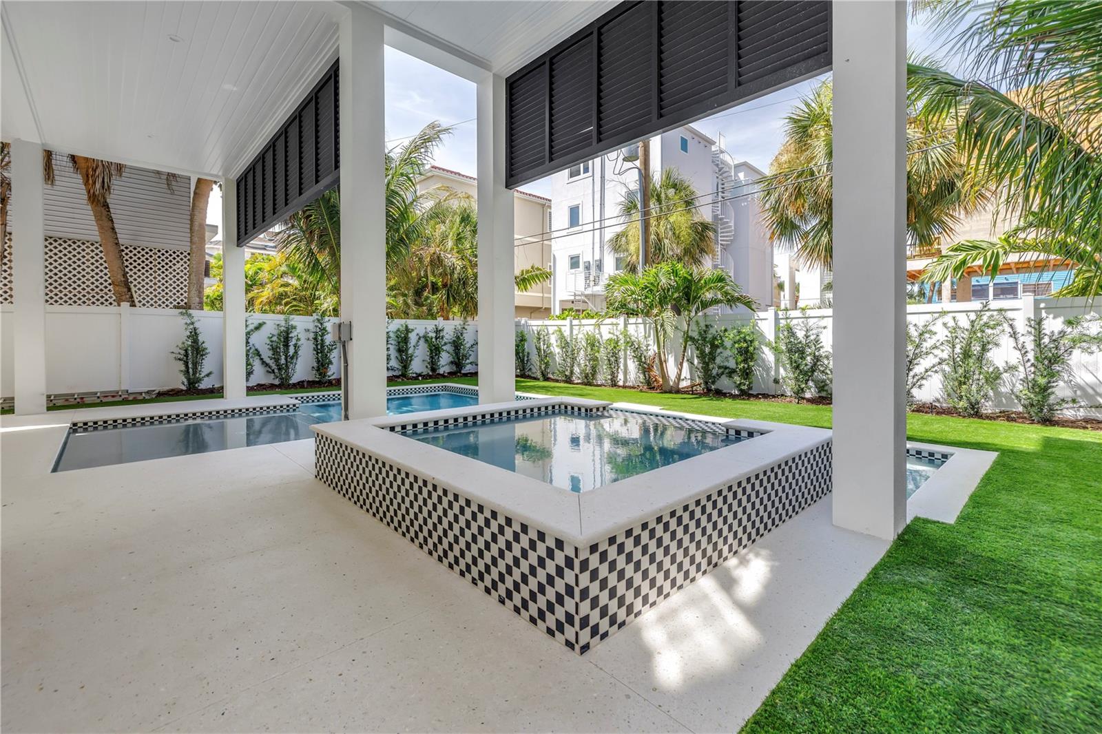 SARASOTA BEACH - Residential