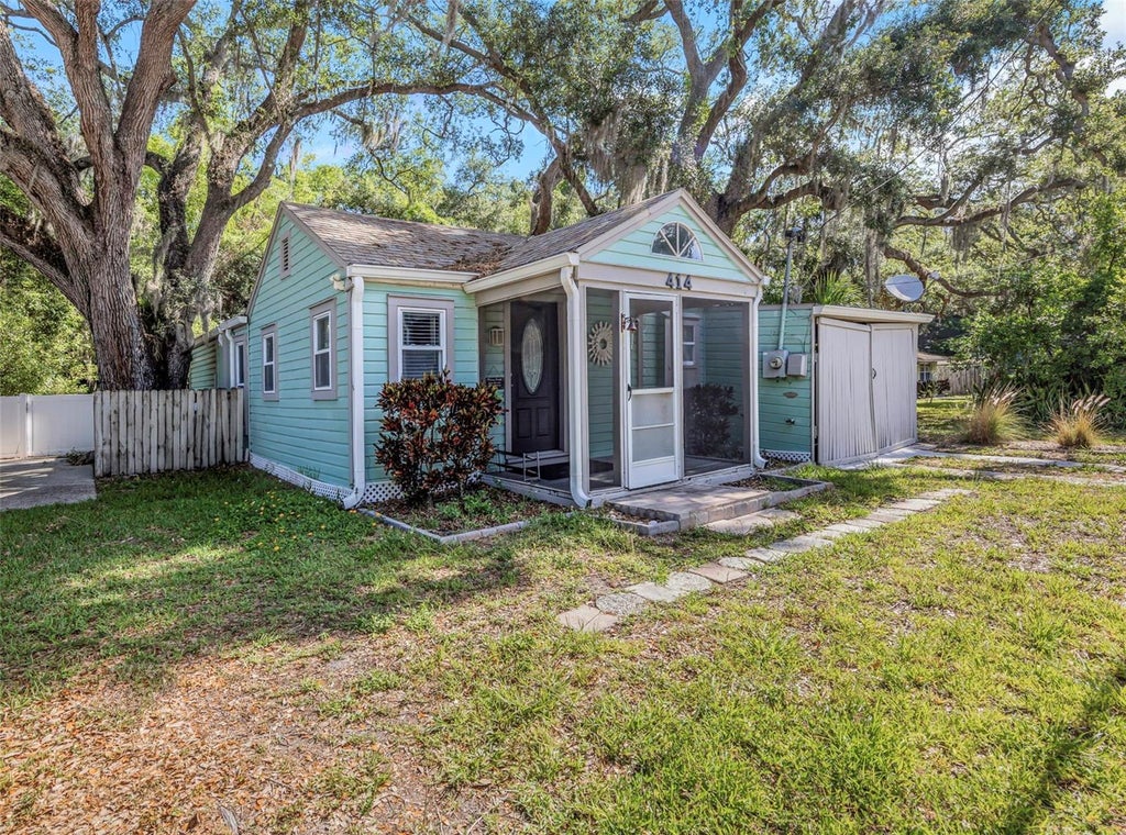 Photo of 414 Tampa Road, Palm Harbor, FL 34683 (MLS # TB8510203)