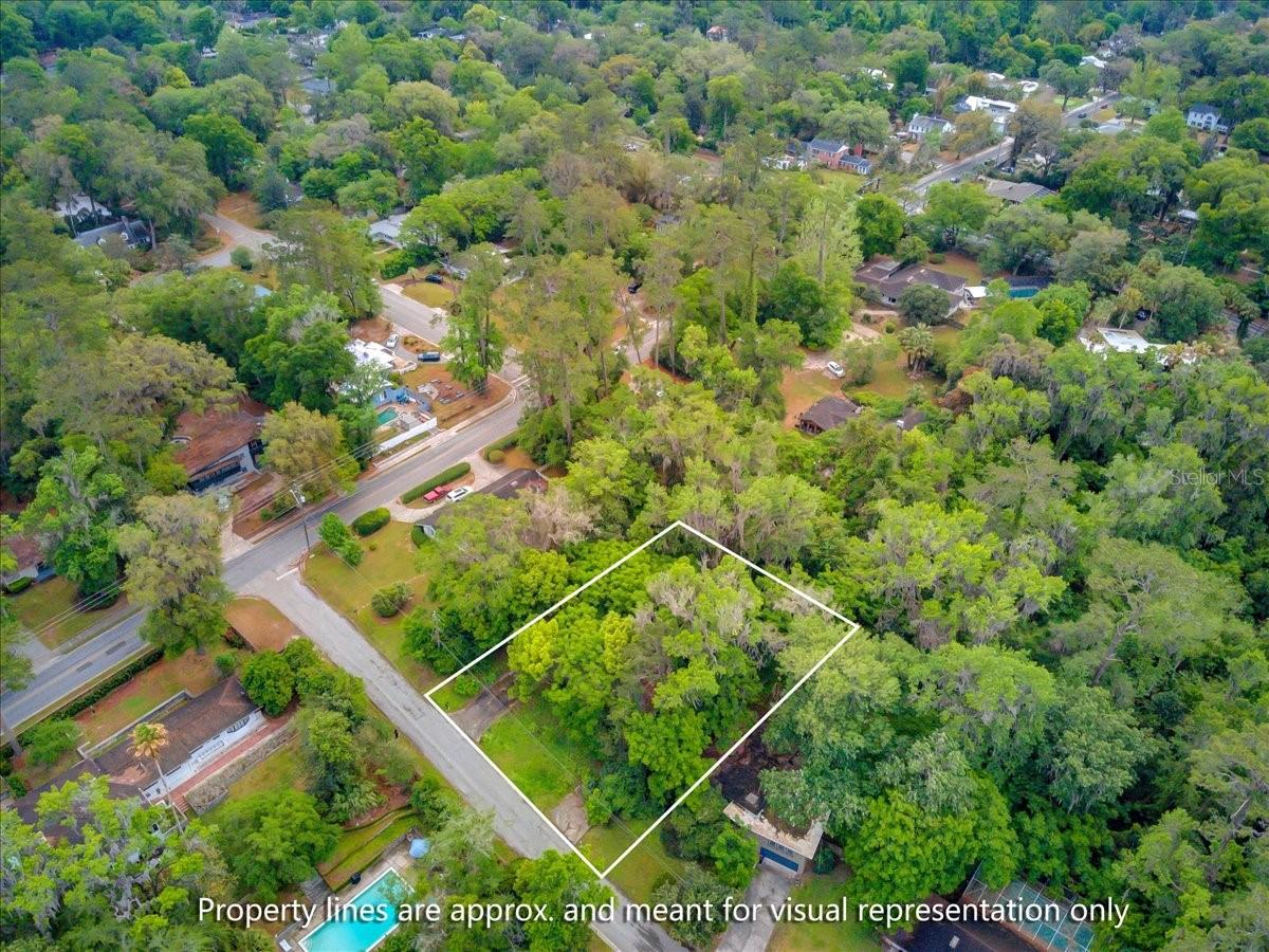 WOODLAND HILLS - Land