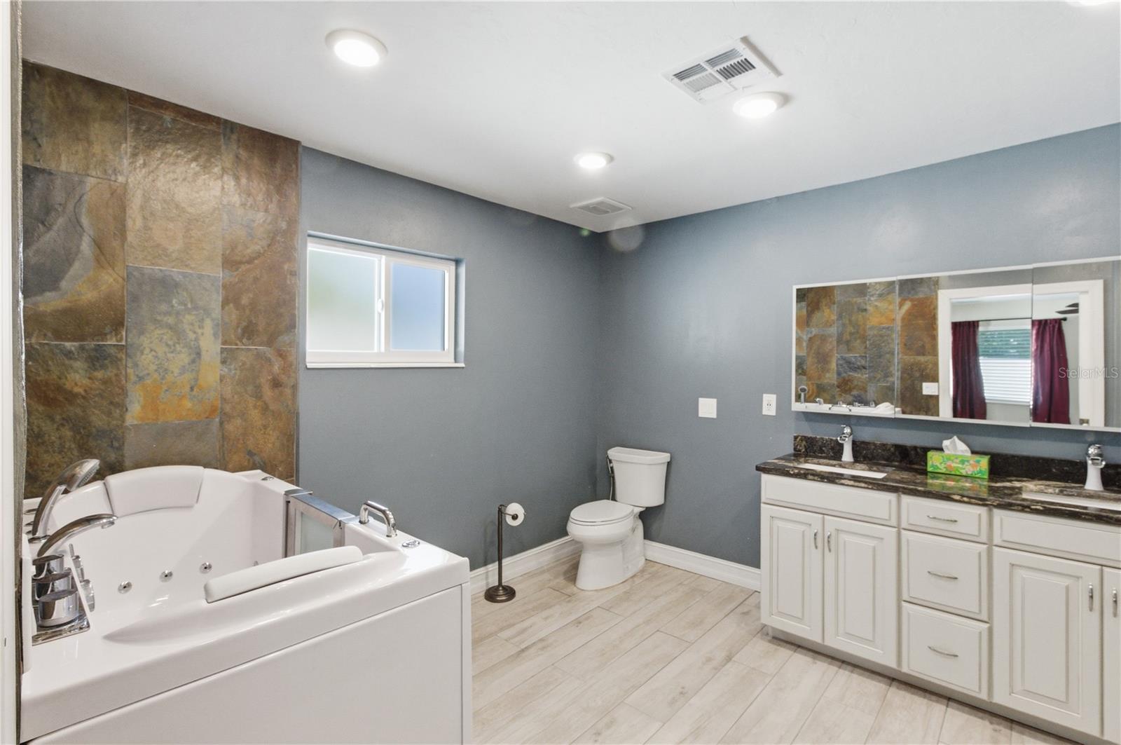 KENSINGTON PARK - Residential