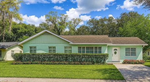 Photo of 1137 NE 9th Street, Ocala, FL 34470 (MLS # OM705881)