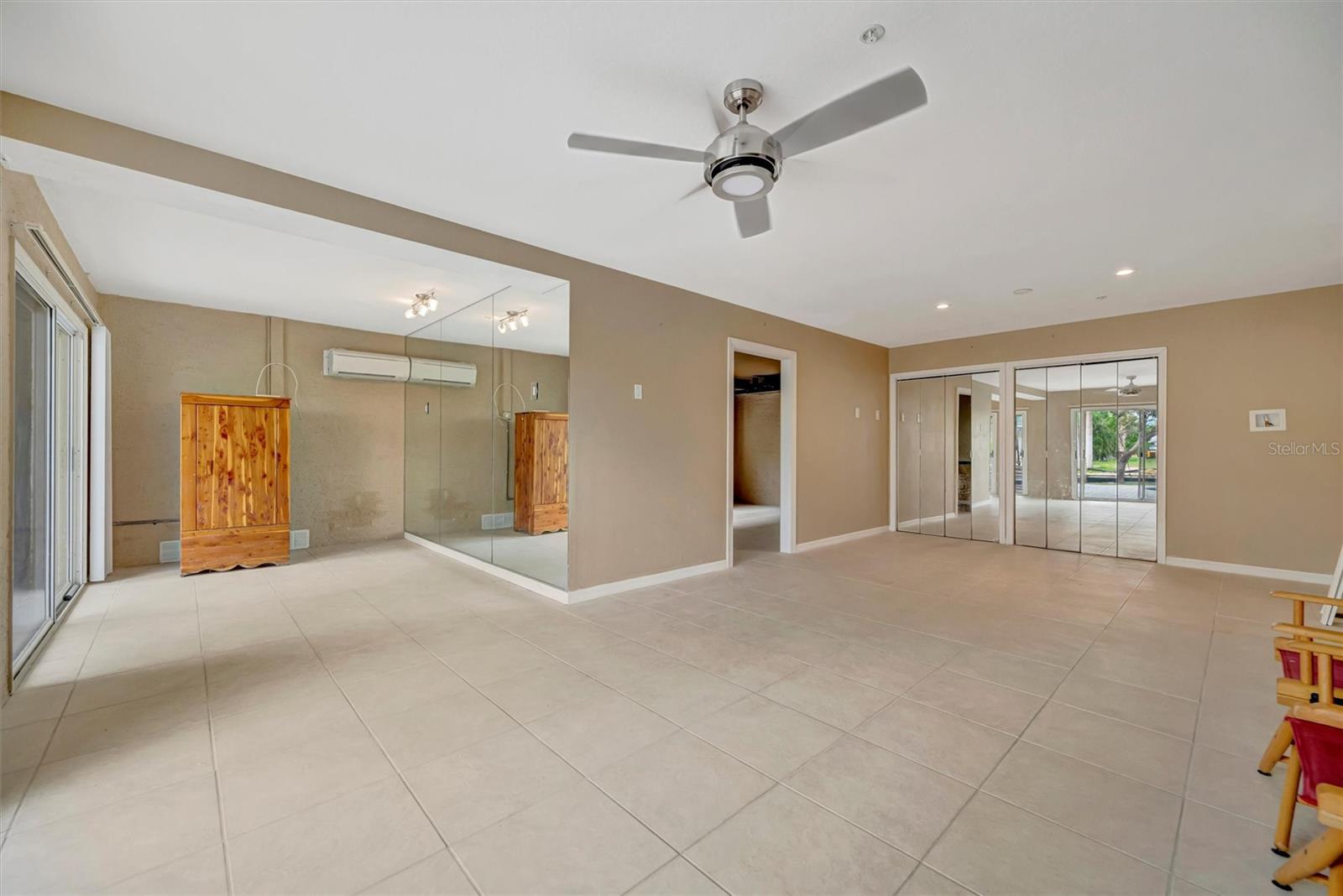 SLEEPY LAGOON PARK 2 - Residential Lease