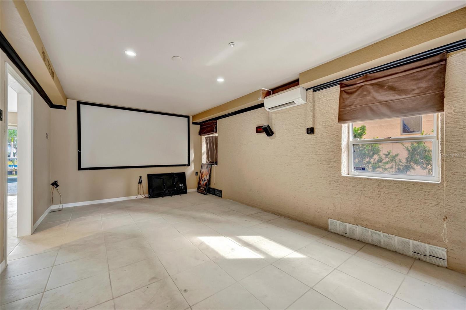 SLEEPY LAGOON PARK 2 - Residential Lease