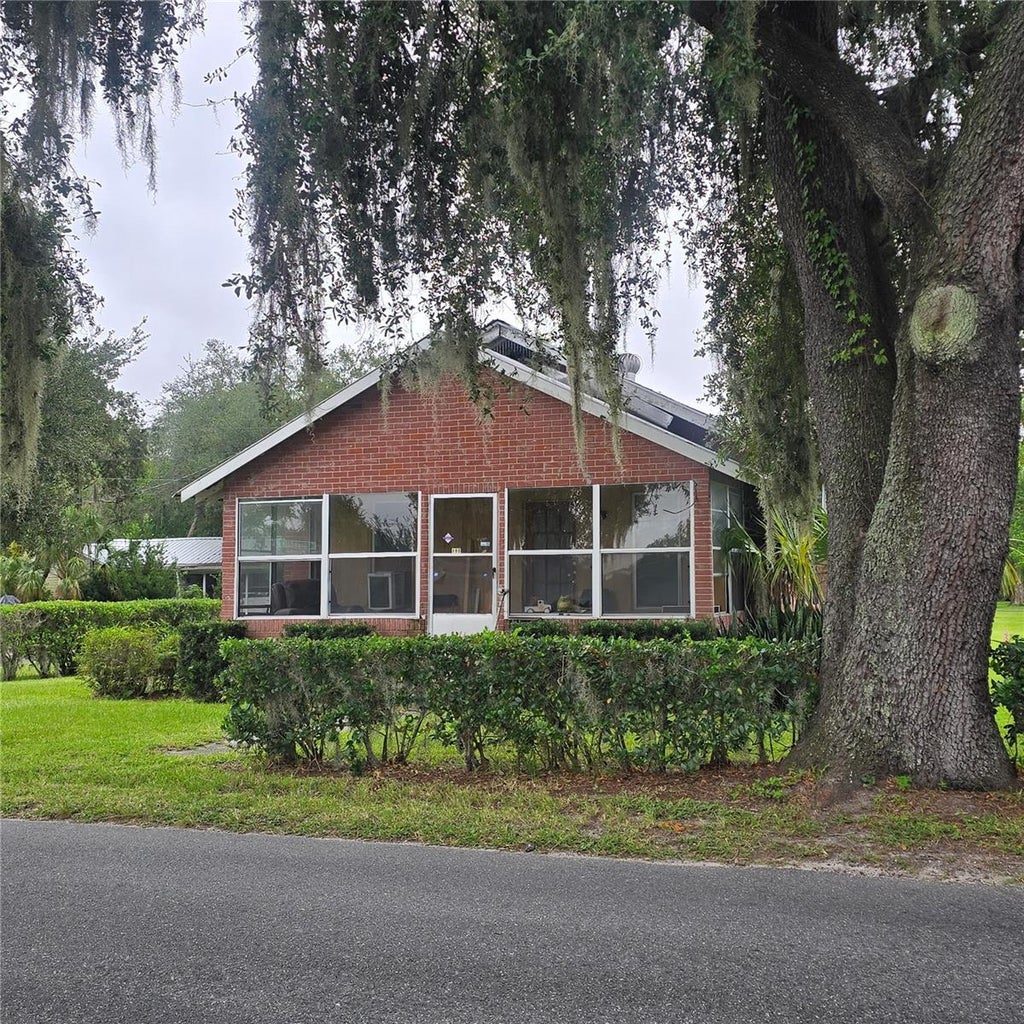 Photo of 1801 W Granfield Avenue, Plant City, FL 33563 (MLS # TB8555318)