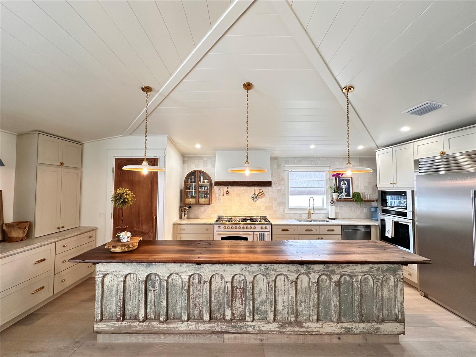 7 PALM HARBOR DRIVE