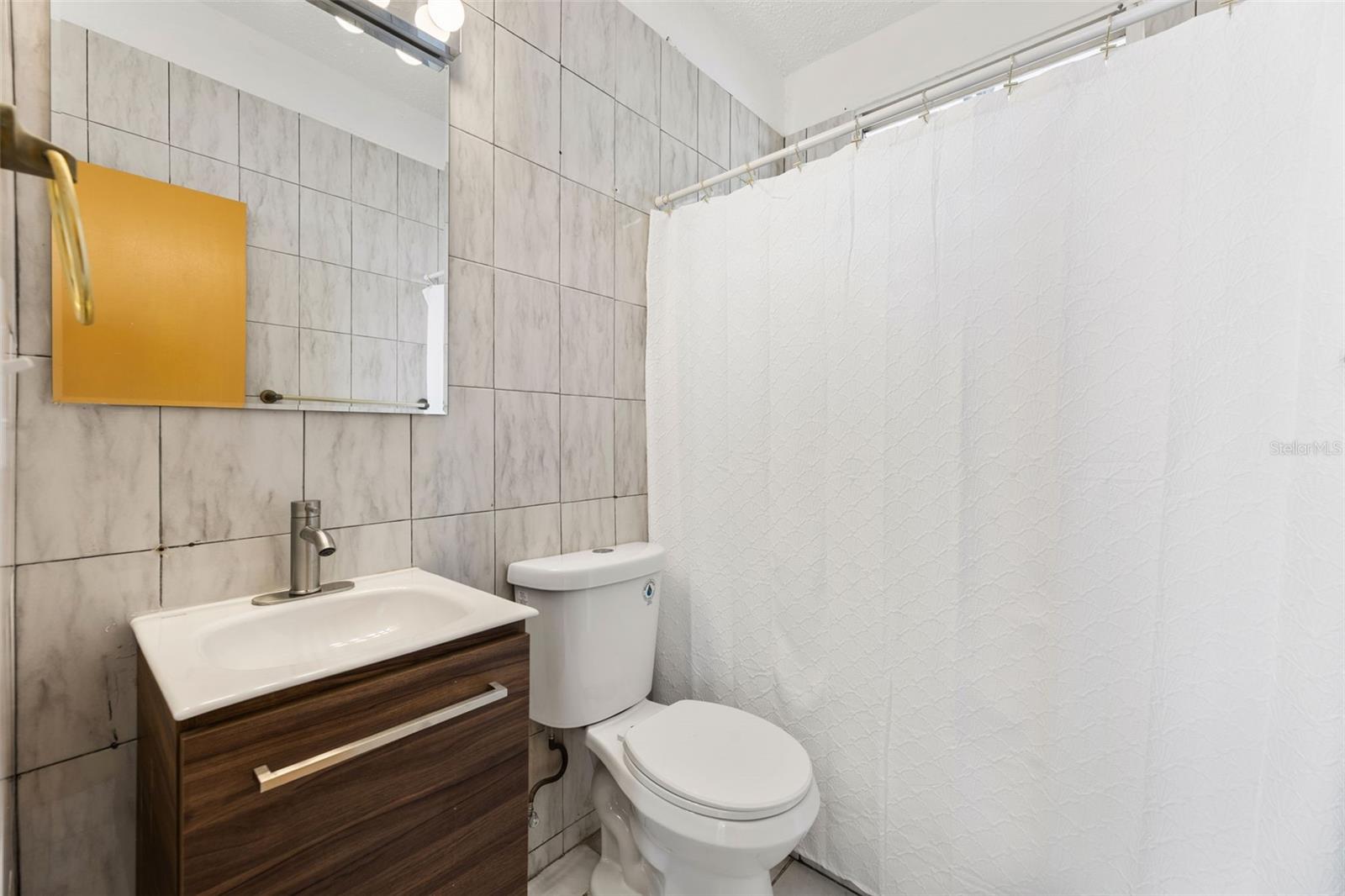 COUNTRY CLUB - Residential