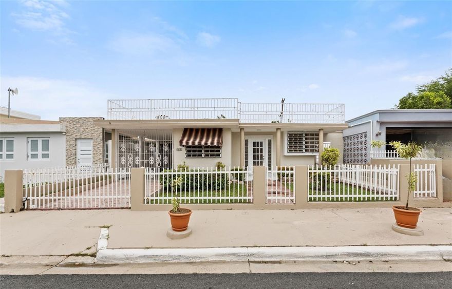 *CASH SALE ONLY*

Excellent opportunity in Country Club, San Juan! This single-story concrete home offers two living units on a 300 m² lot with approximately 1,164 sq. ft. of construction. The main house features 3 bedrooms, 1 bathroom, living room, kitchen, and dining area in very good condition. It also includes an extended carport and a spacious concrete terrace and water tank. The rear unit, with independent access, is a studio with its own kitchen and bathroom — ideal for generating rental income. Great location in a high-demand area close to shopping centers, main roads, the airport, and major points of interest. The property does not qualify for financing.
 Proof of funds required for showing appointments.