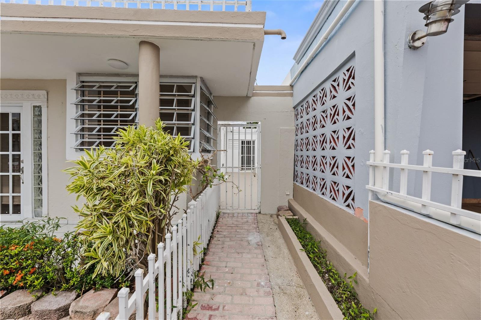 COUNTRY CLUB - Residential