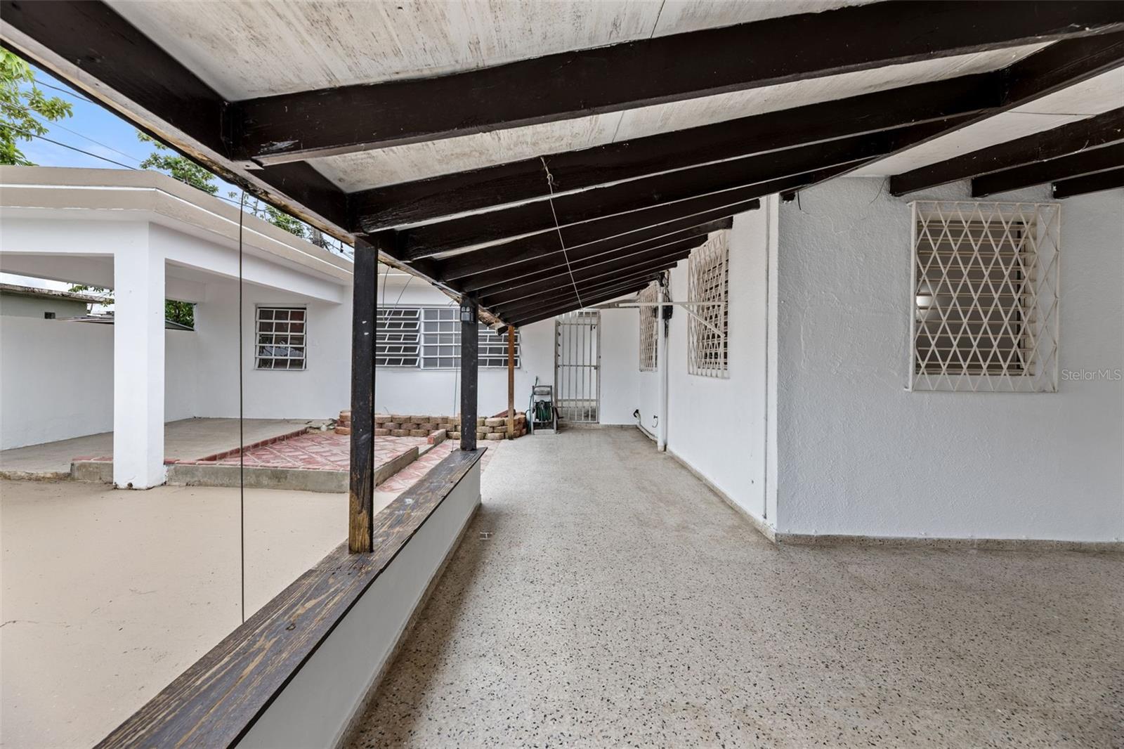 COUNTRY CLUB - Residential