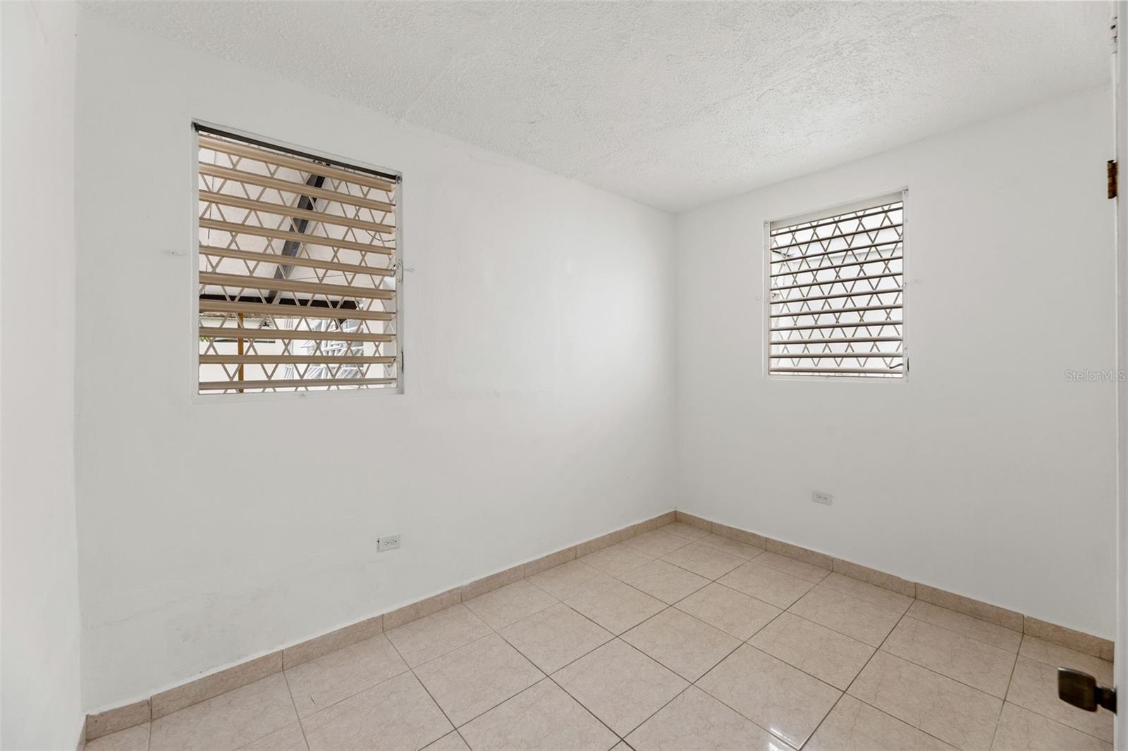 COUNTRY CLUB - Residential