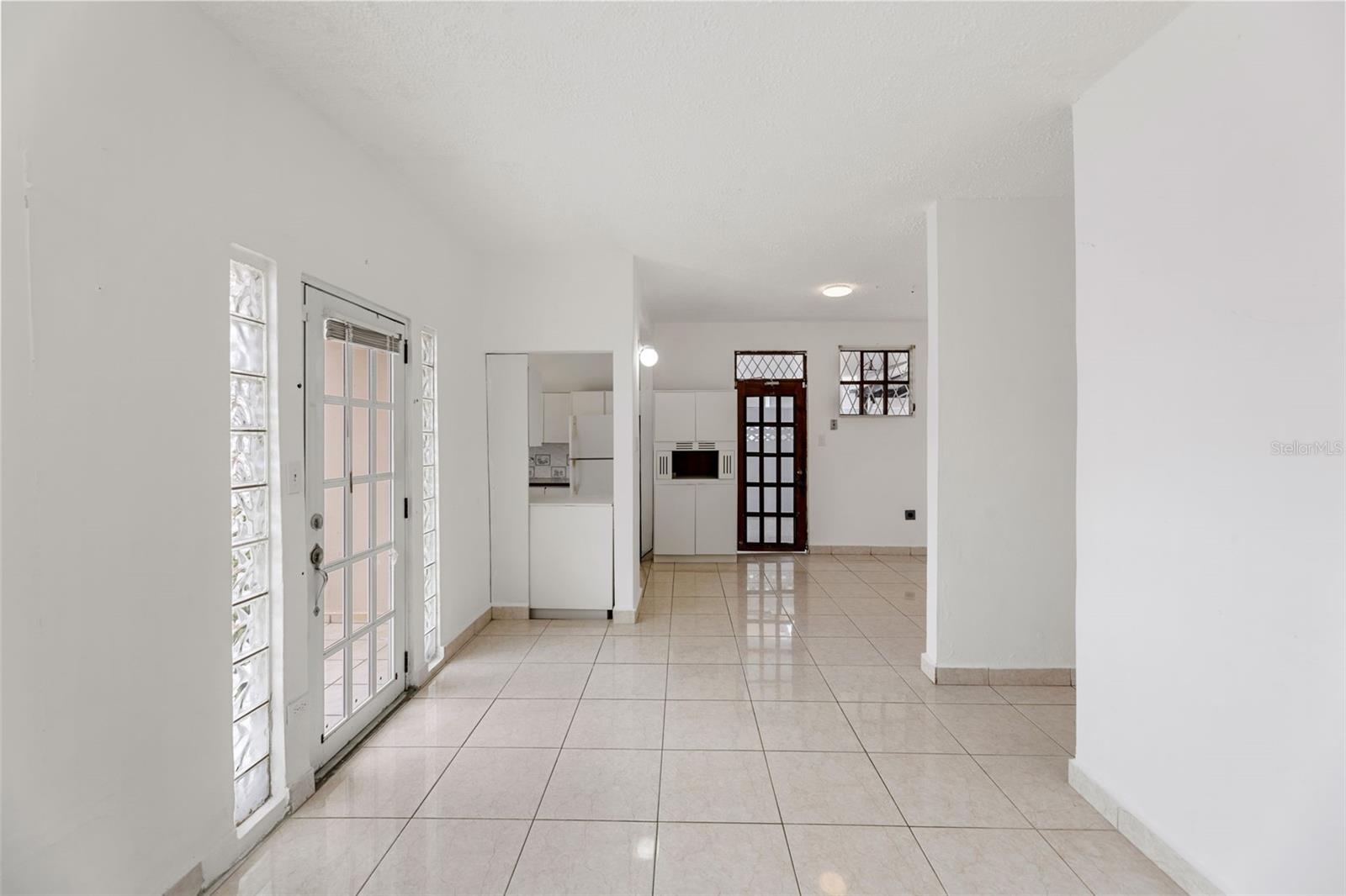 COUNTRY CLUB - Residential