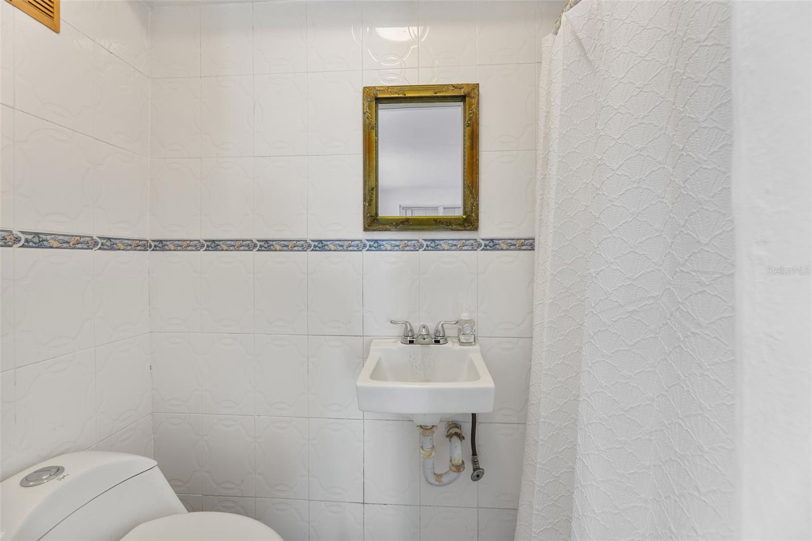 COUNTRY CLUB - Residential