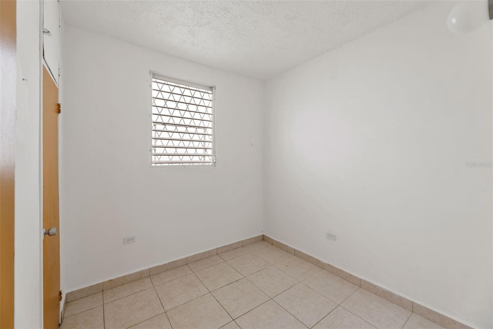 COUNTRY CLUB - Residential