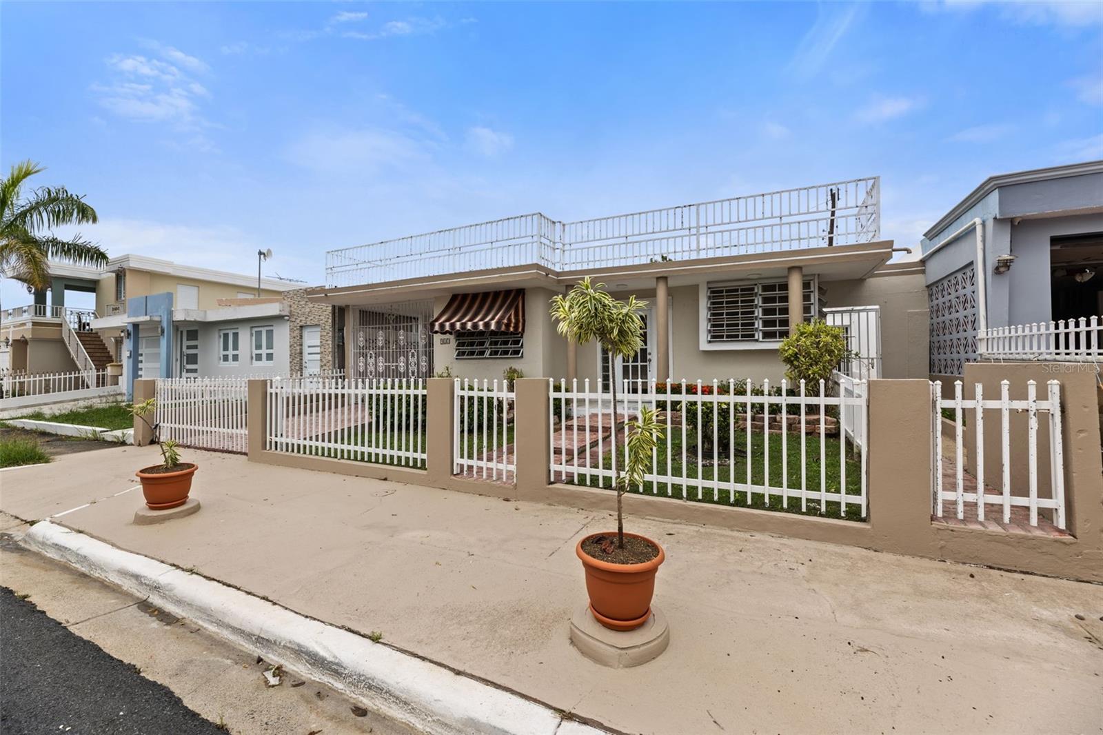 Casas a venda 1 - Jen Dantas 917 LLAUSETINA