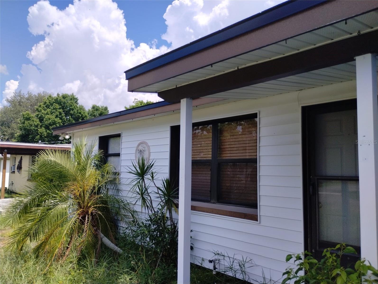 Move into this bright and inviting 4 bed, 2 bath single-family home in a quiet Largo neighbourhood. Enjoy a spacious living area, modern kitchen with refrigerator, microwave, oven, and range hood, plus washer/dryer hookups. The fenced backyard is perfect for outdoor relaxation or entertaining. Pets allowed.
Location Highlights
Education: Close to Ridgecrest Elementary, Largo Middle, and Largo High School.
Entertainment: Minutes to Largo Central Park, Florida Botanical Gardens, and local restaurants.
Healthcare: Near Largo Medical Center and Morton Plant Hospital.
Recreation: A short drive to Gulf beaches, sports complexes, and walking trails.
Shopping: Convenient to Publix, Walmart Neighbourhood Market, and Largo Mall.
This home offers comfort, convenience, and location—schedule your tour today before it’s gone!