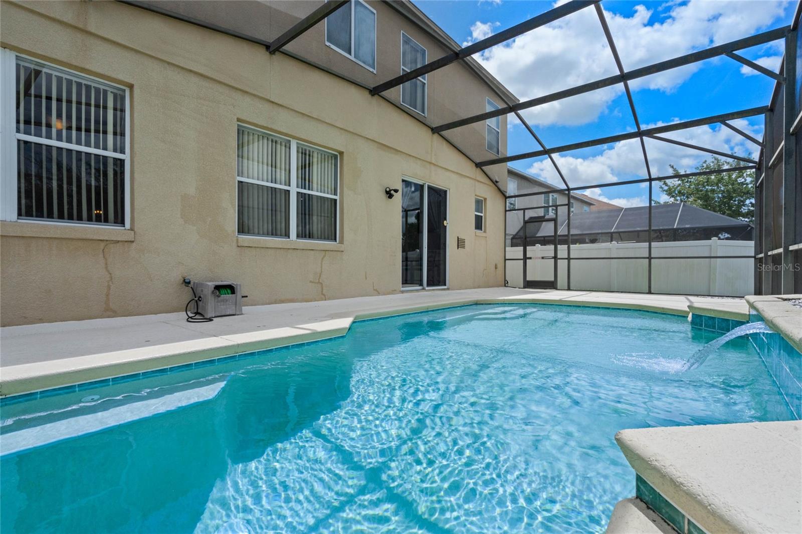 FOUR CORNERS PH 01 - Residential Lease