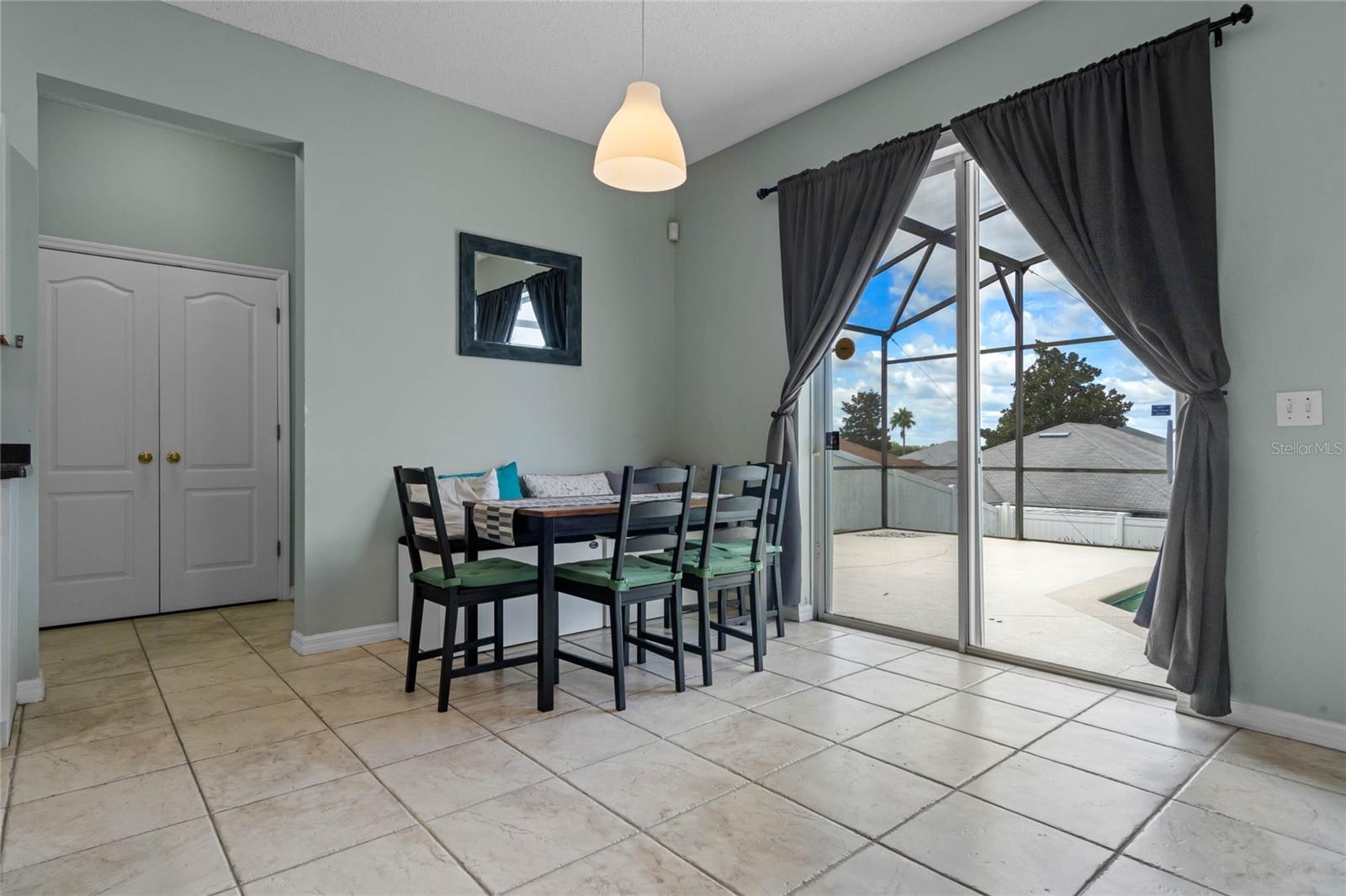 FOUR CORNERS PH 01 - Residential Lease