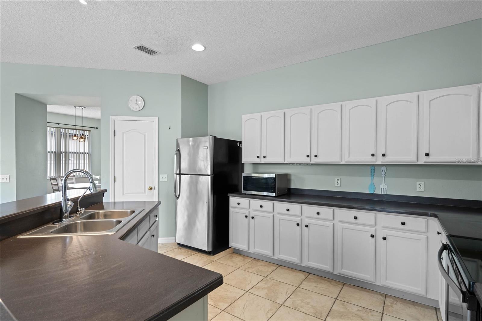 FOUR CORNERS PH 01 - Residential Lease