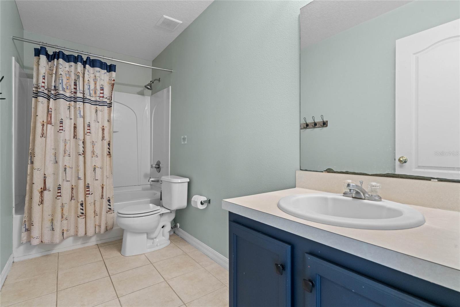 FOUR CORNERS PH 01 - Residential Lease