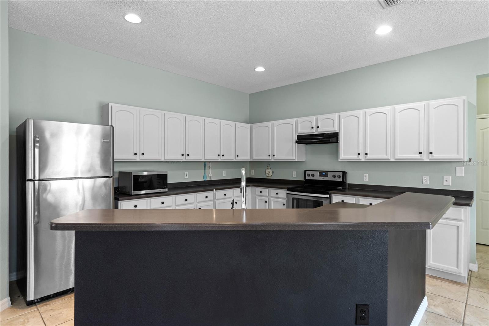 FOUR CORNERS PH 01 - Residential Lease