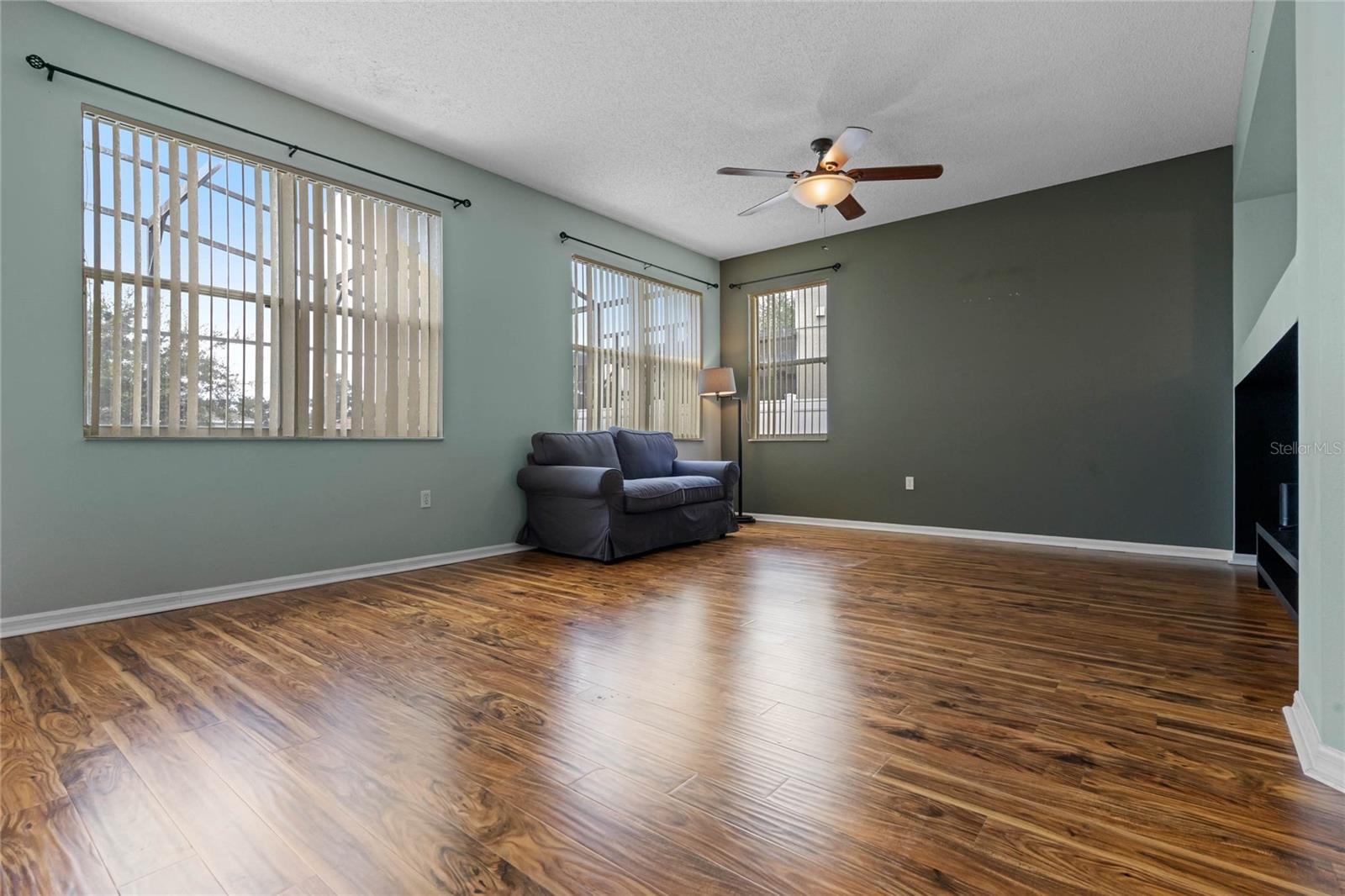 FOUR CORNERS PH 01 - Residential Lease