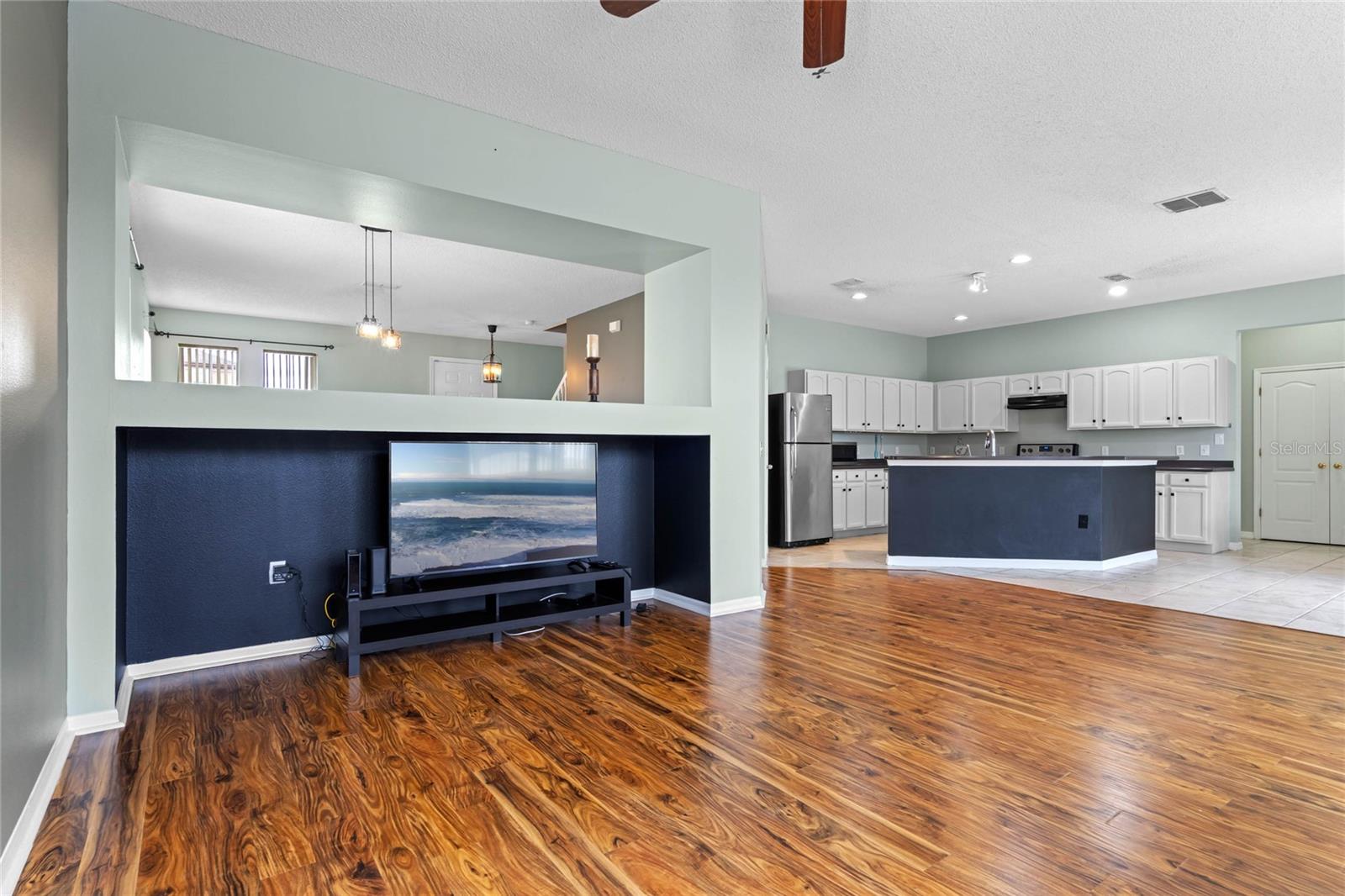 FOUR CORNERS PH 01 - Residential Lease